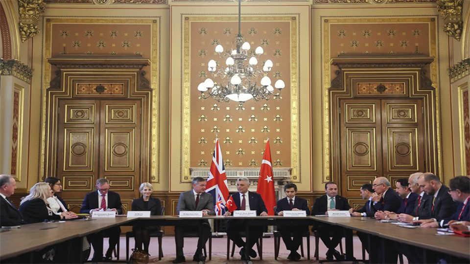 Türkiye ve İngiltere Arasında Ticaret Alanında Yeni Anlaşmalar İmzalandı